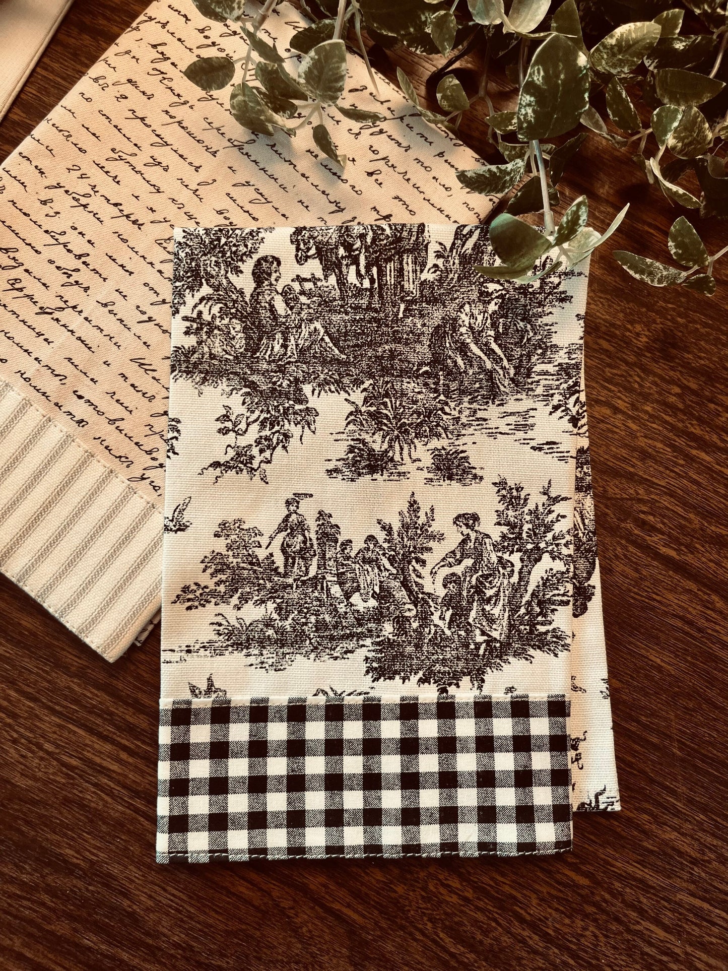 Black Toile Fingertip Towel