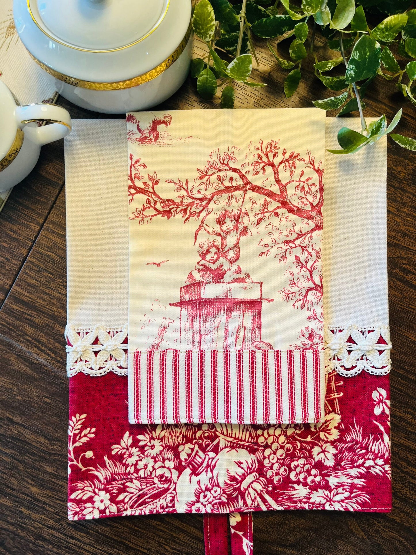 Stof Festin Red Toile Fingertip Towel