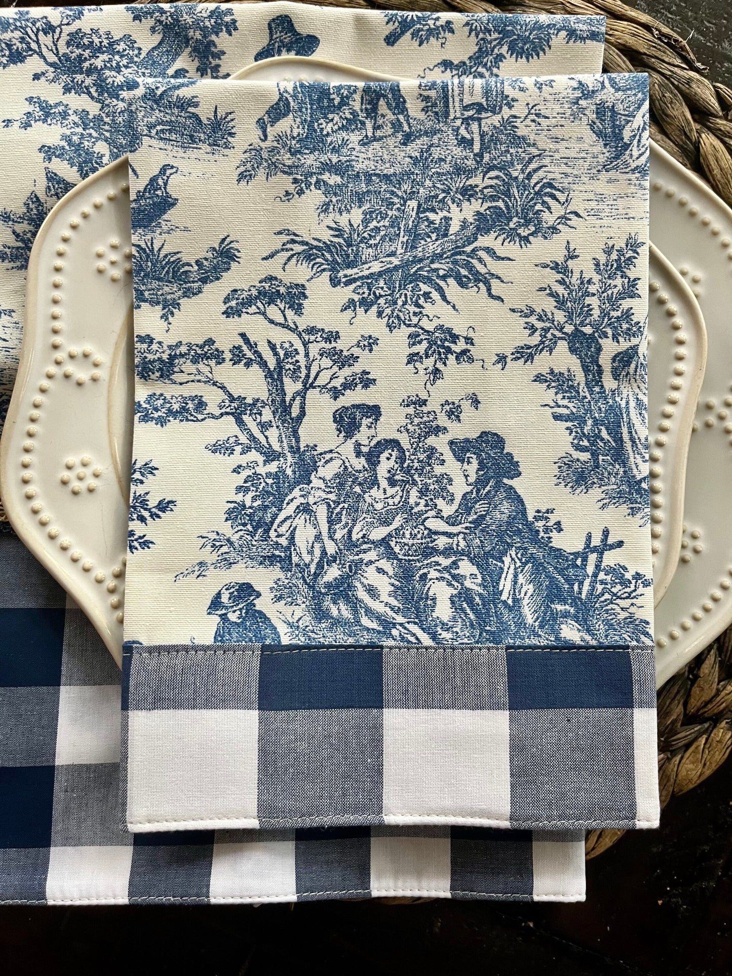 Blue Cream Toile Fingertip Towel