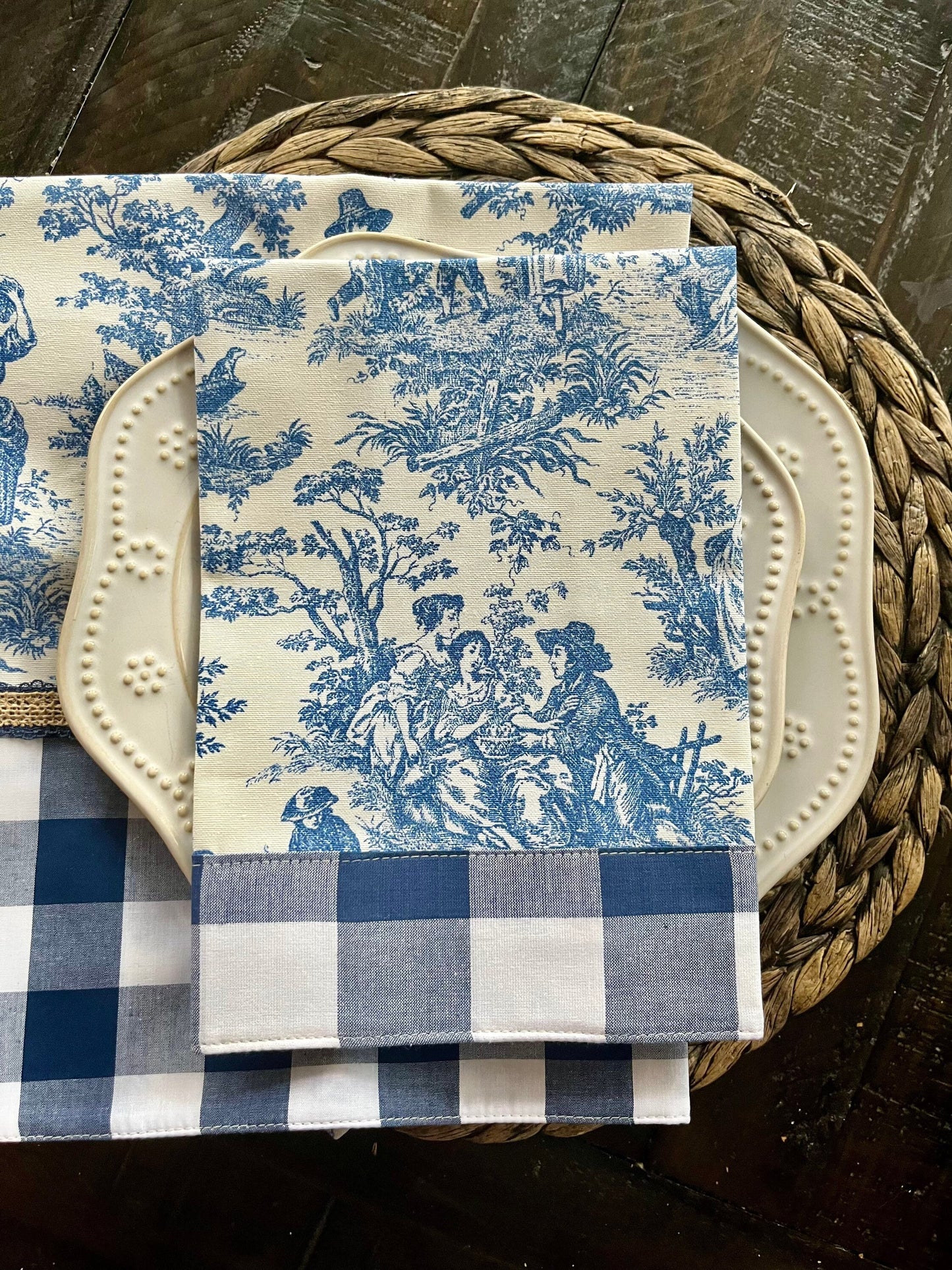 Blue Cream Toile Fingertip Towel