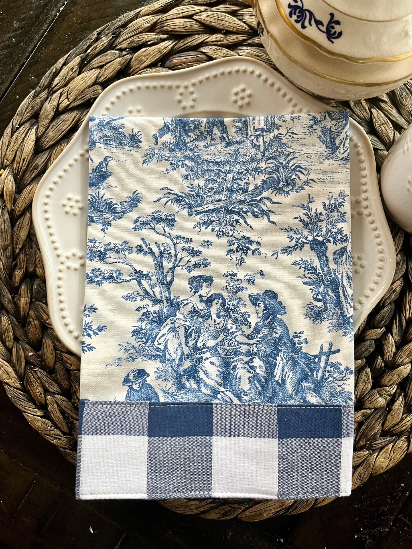 Blue Cream Toile Fingertip Towel